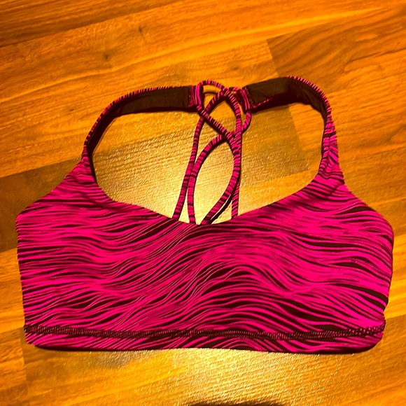 Lululemon sports bra size 4 - Picture 2 of 2